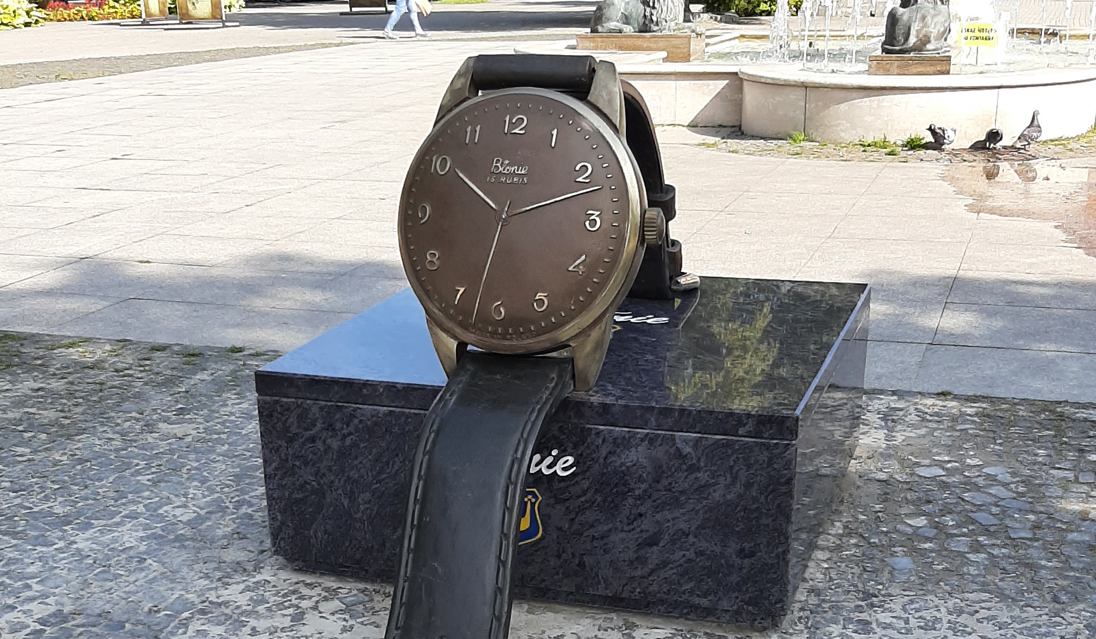 “Pomnik zegarka” ile kosztowała błońska “ławeczka”?