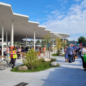 Dlaczego taki, a nie inny bazarek powstał na miejscu błońskiego targu – wywiad z projektantką.