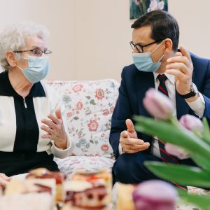 Wizyta Premiera Morawieckiego w Błoniu w Dziennym Domu Senior+