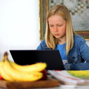 LAPTOPY – kiedy dotrą do potrzebujących dzieci?