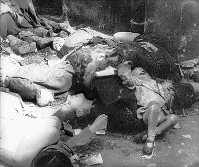 2 lub 3 sierpnia SS zamordowało około 30-44 polskich cywilów przy ul. Marszałkowskiej 111