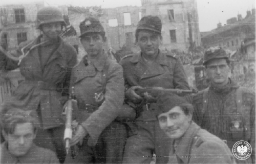 Żołnierze batalionu Miotała od lewej Jerzy Głowacki, Tadeusz Rajszak, Kazimierz Gabara, Zdzisław Maciej Michalski, Franciszek Świerczewski, Józef Nyc